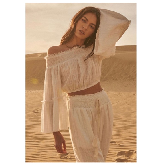 BOHEMIAN PEASANT-Off Shoulder Top - Picture 14 of 15